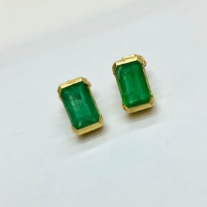 Topos de oro, con esmeralda natural